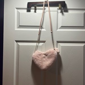 PINK FUZZY HEART SHAPED PURSE